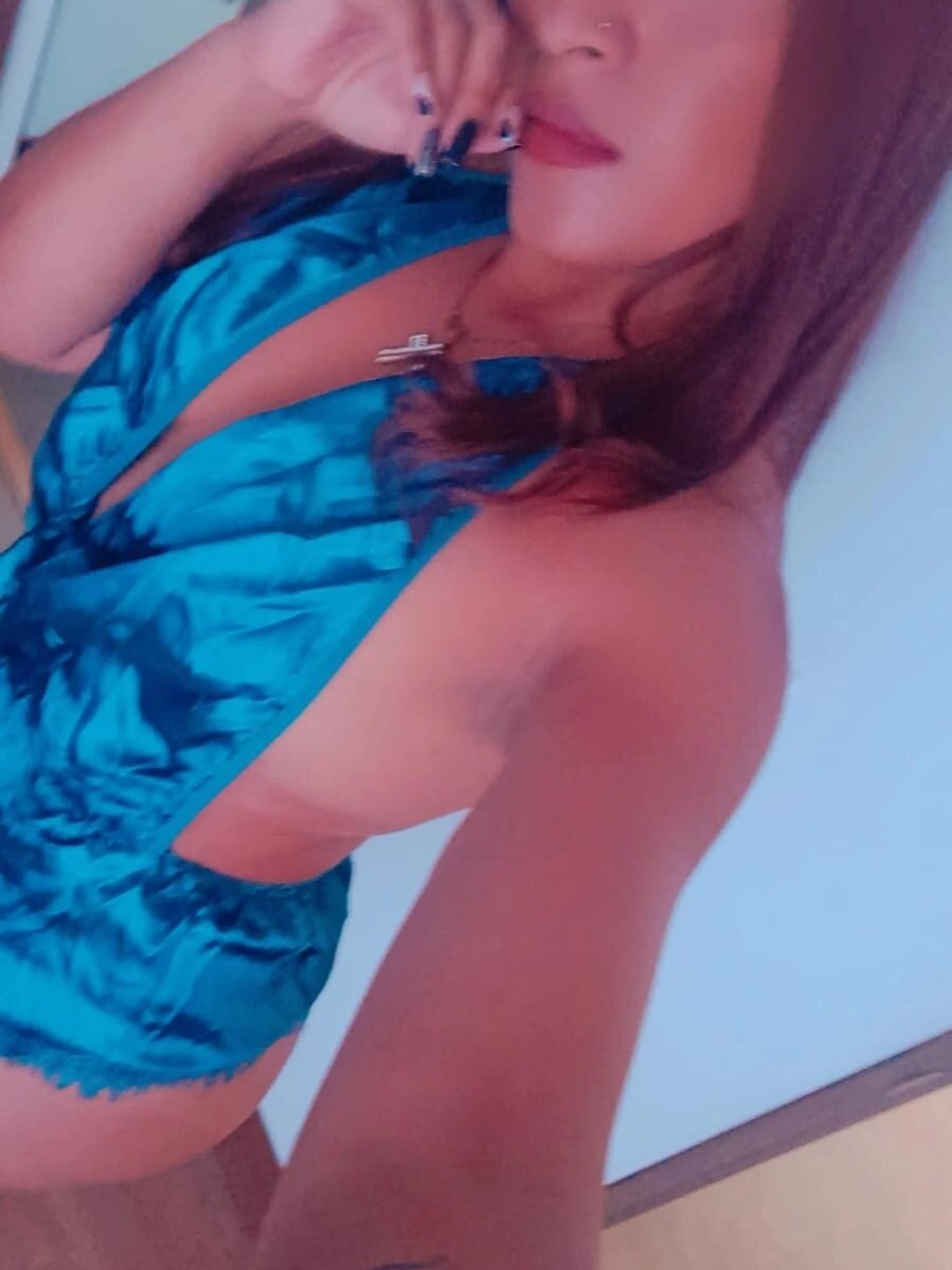 CharlotteMilf_ Chatroom