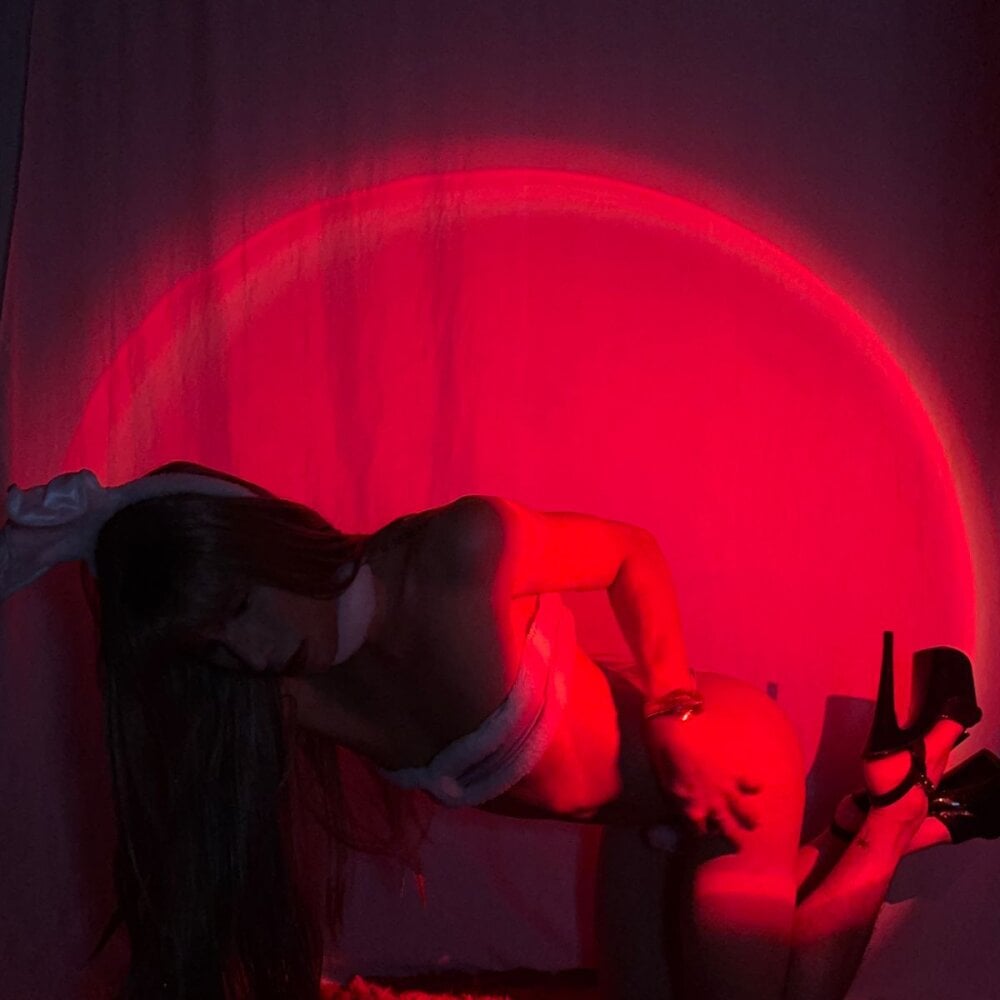 Charlotteinpole Chatroom