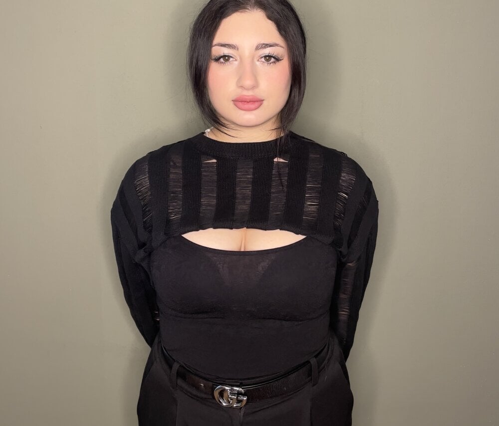 CorinnaSuttie Chatroom