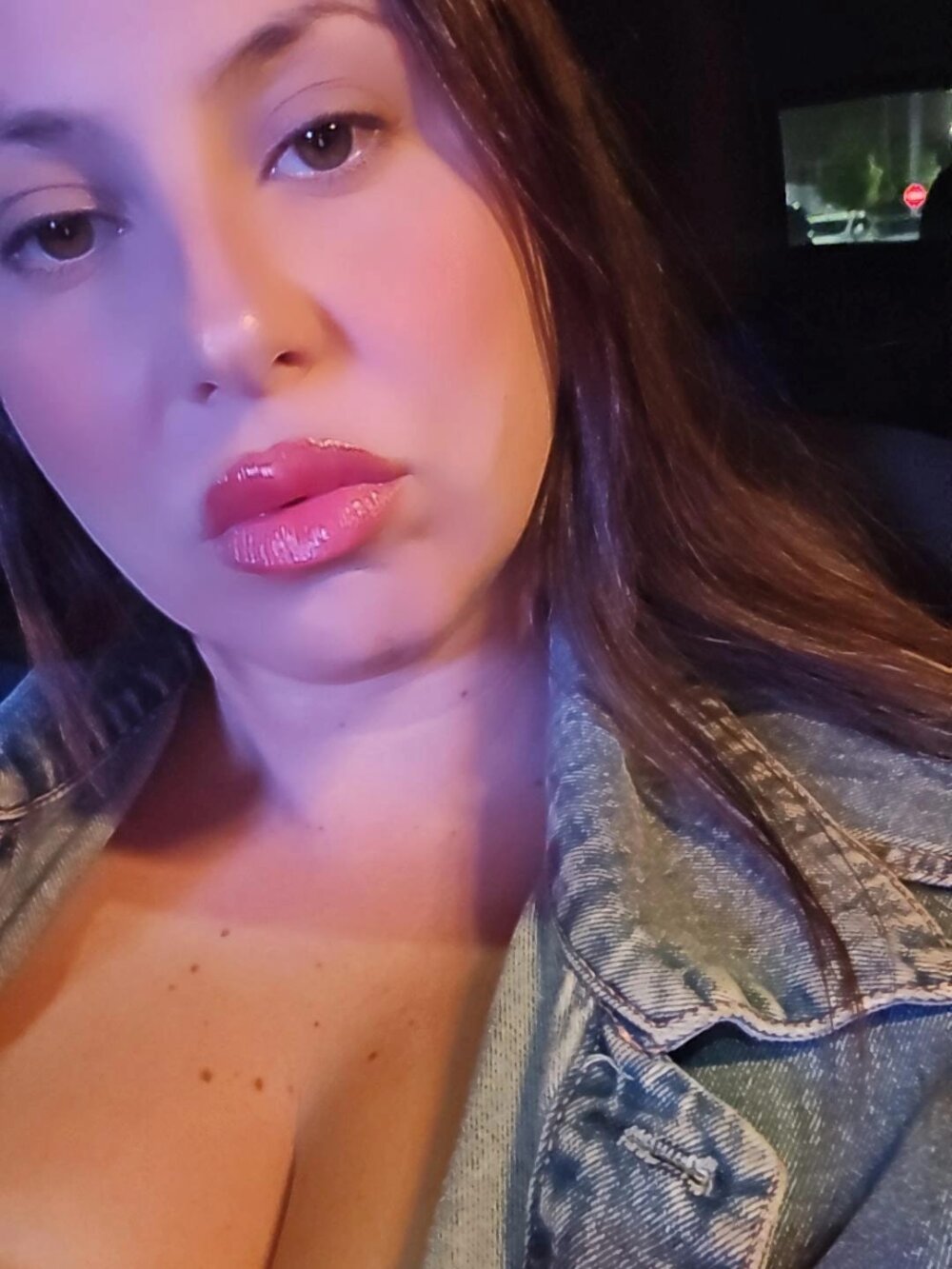 Corinne_85 Chatroom