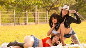 Live Snapshot of cowgirls cowgirls