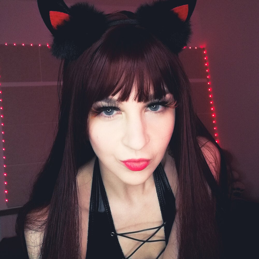 CrimsonDoll_xoxo Chatroom