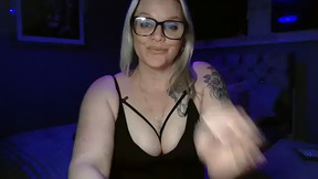 curvy-cleo