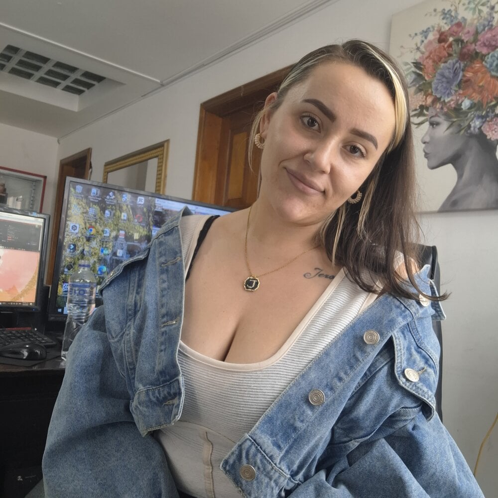 CurvyLust_x Chatroom
