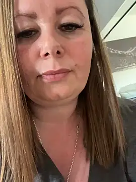 Curvylouu_41X Chatroom