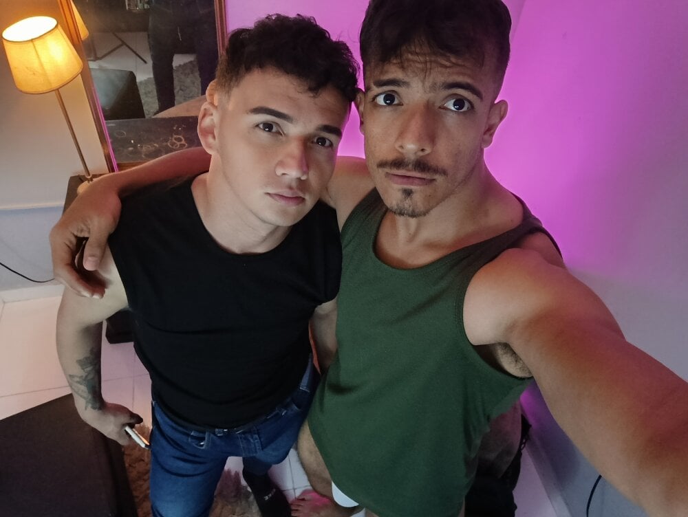 DAMIAN_AND_MATIAS Chatroom