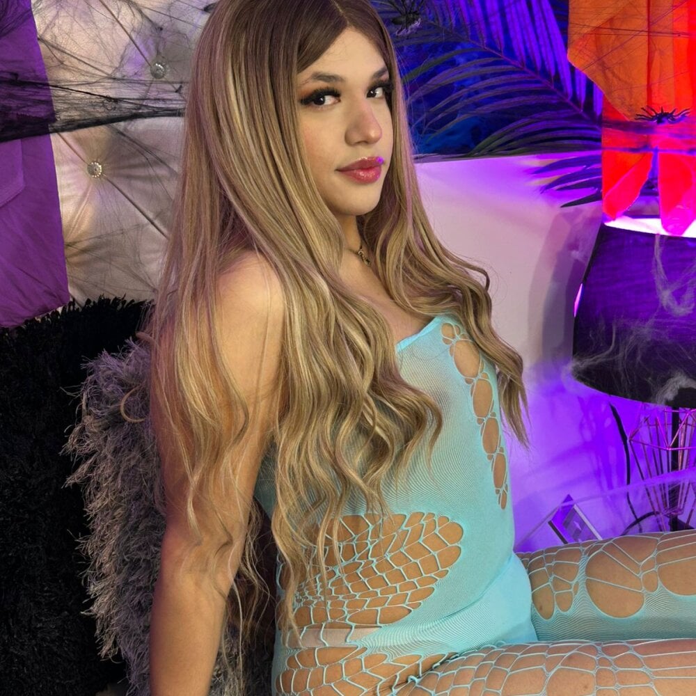 Daniela_Embeer_ Chatroom