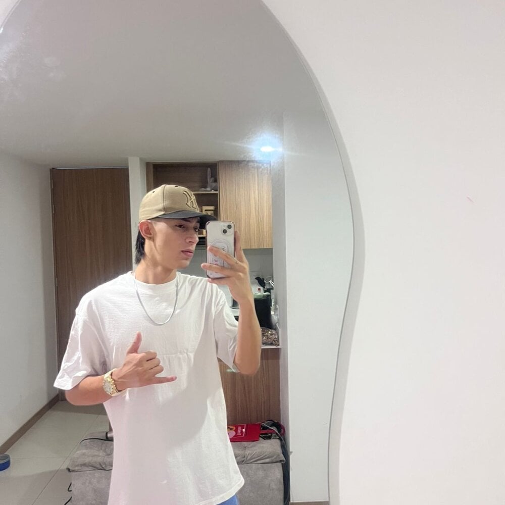 Dante_Brown1_ Chatroom