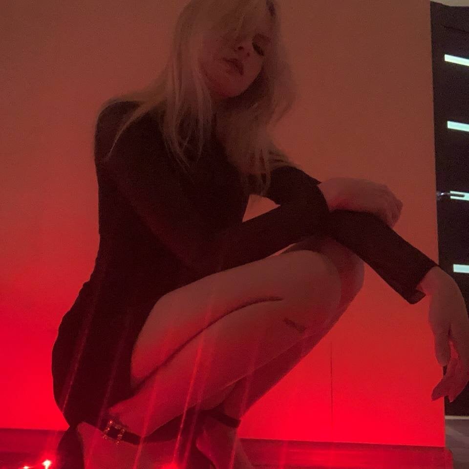 DaphneLewis Chatroom