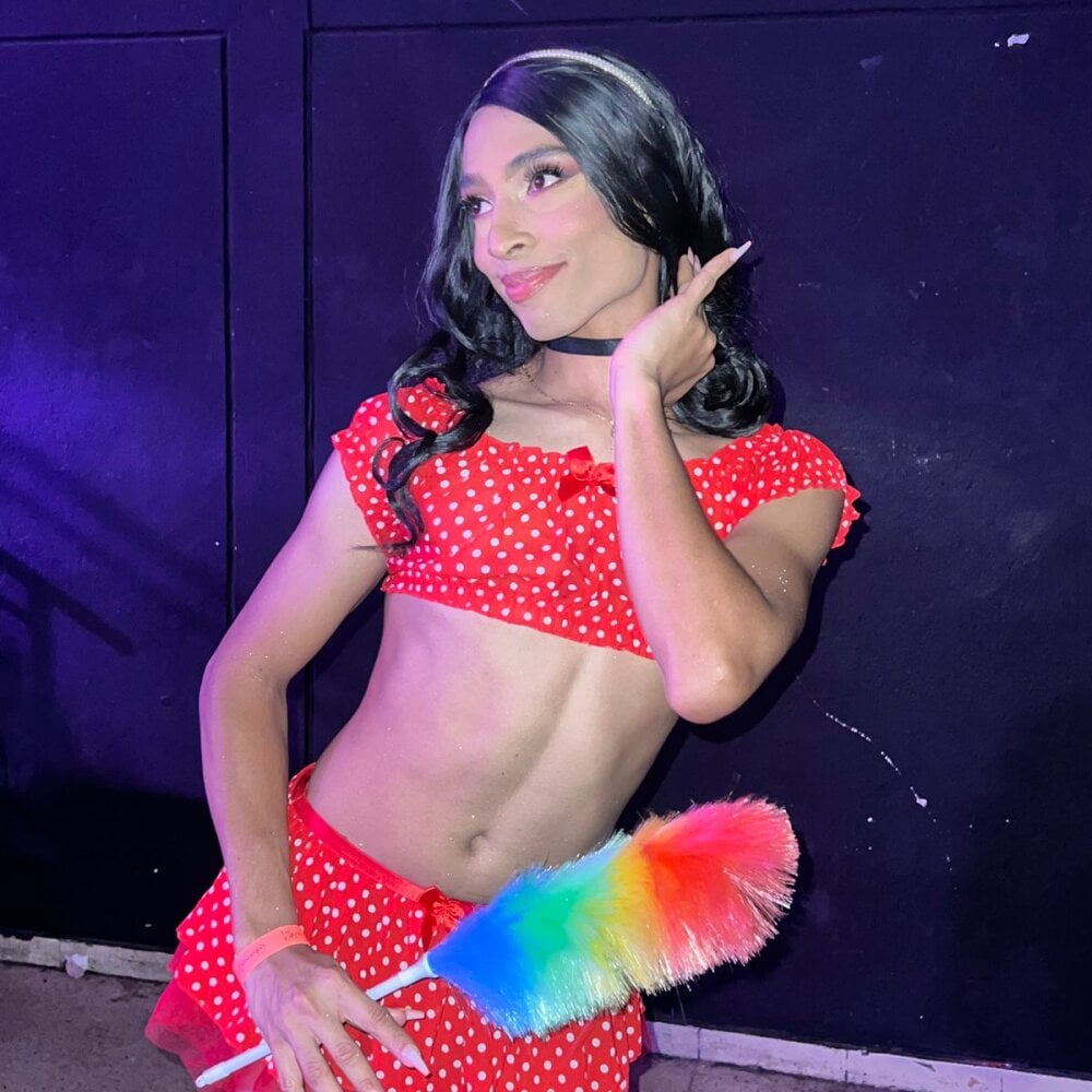 Daphne_Hills Chatroom