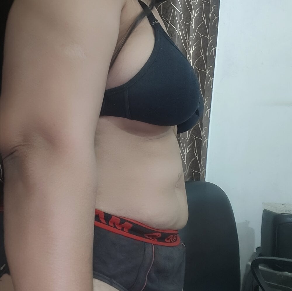 Desi_Hasina Chatroom