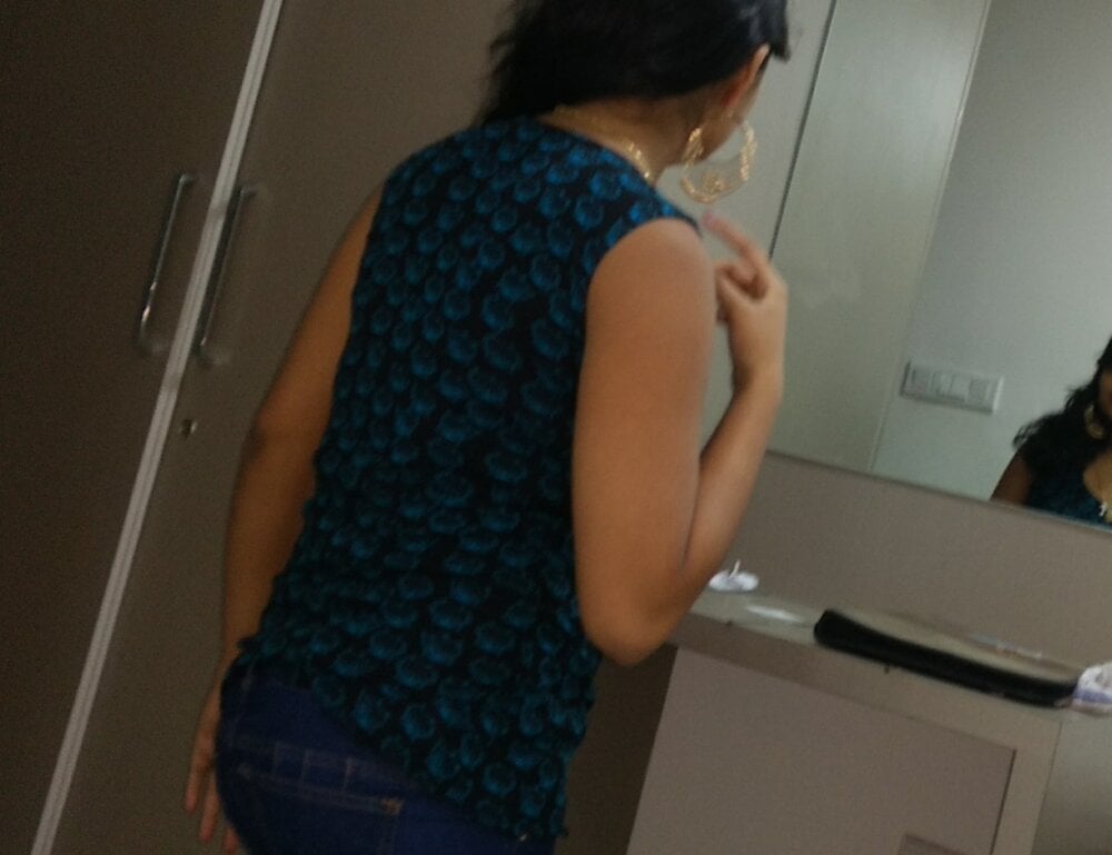 Desi_seductress Chatroom