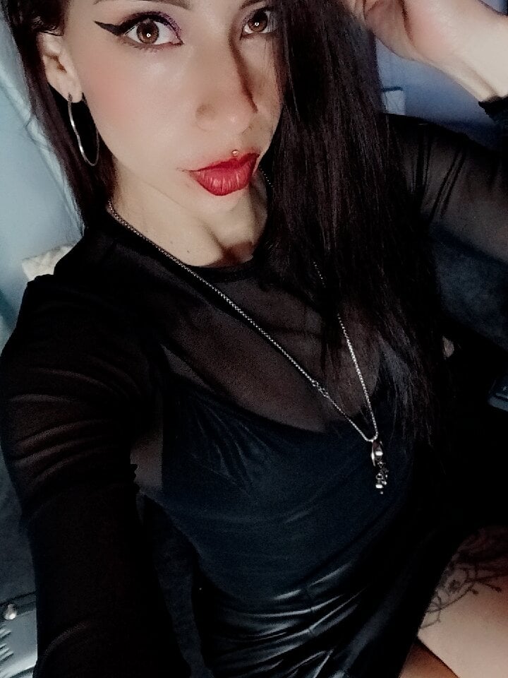 DominasObeyLab Chatroom