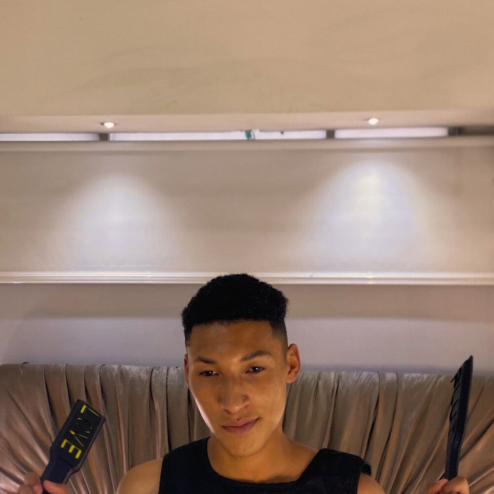 Domminick18 Chatroom