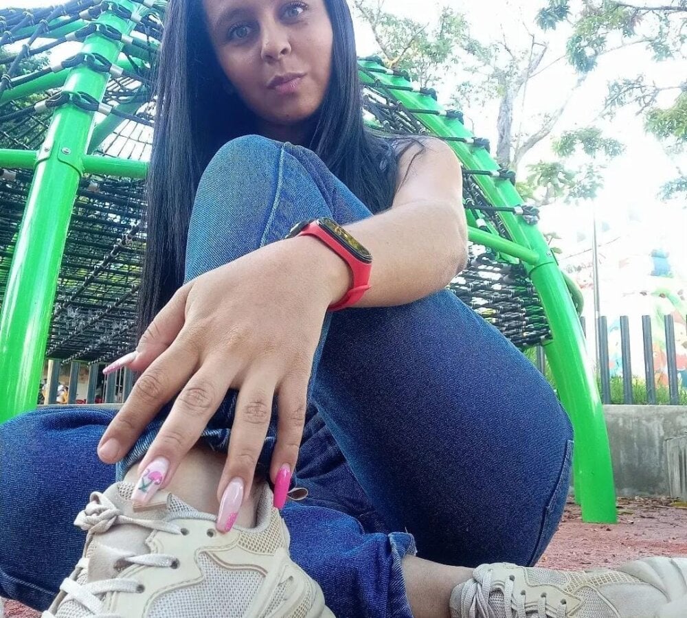 DulceMaria01_ Chatroom
