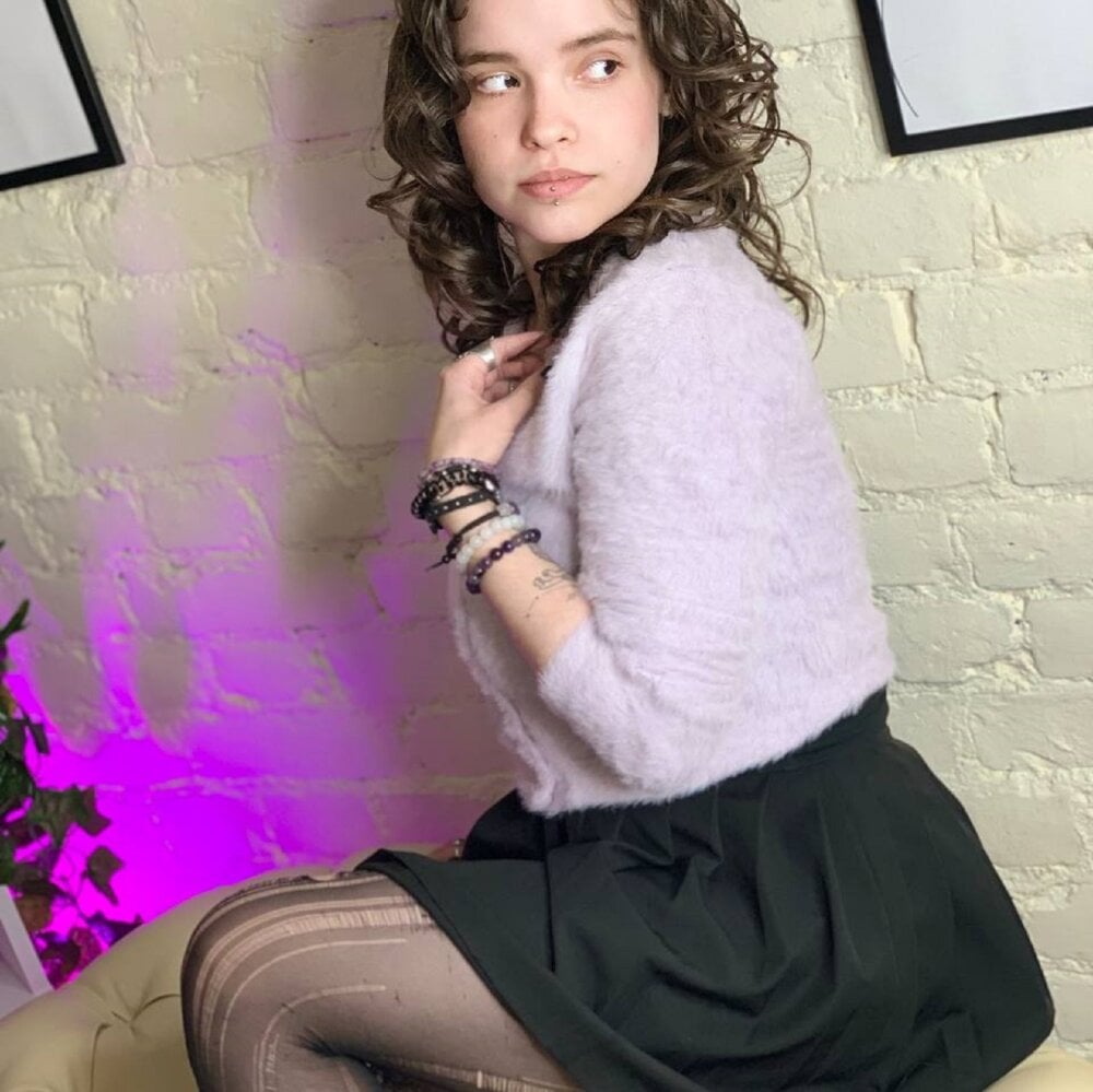 Effy_Lounge Chatroom