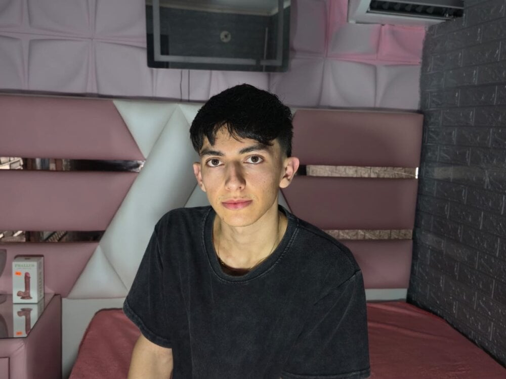 ElanGiraldo Chatroom