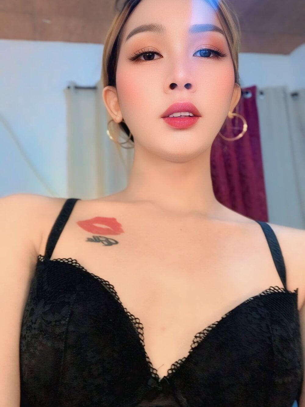 Ella_licious69 Chatroom