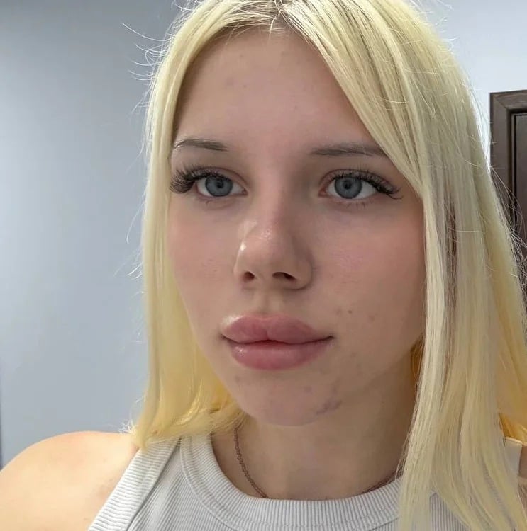 EllieVee Chatroom