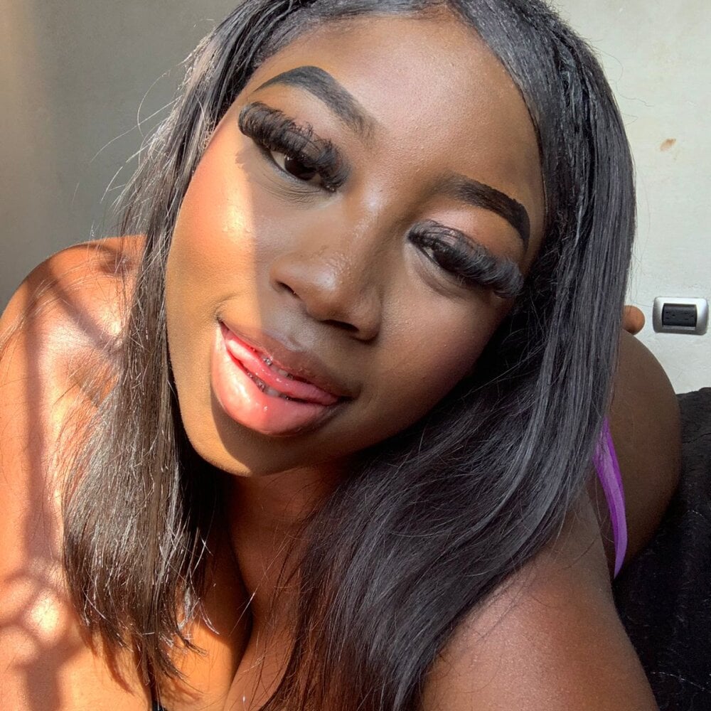 EmaaaBrown_ Chatroom