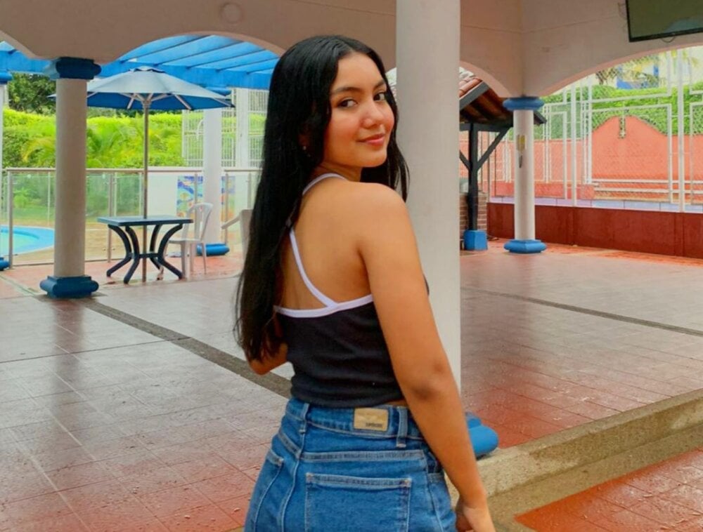 Emi_latingirl Chatroom