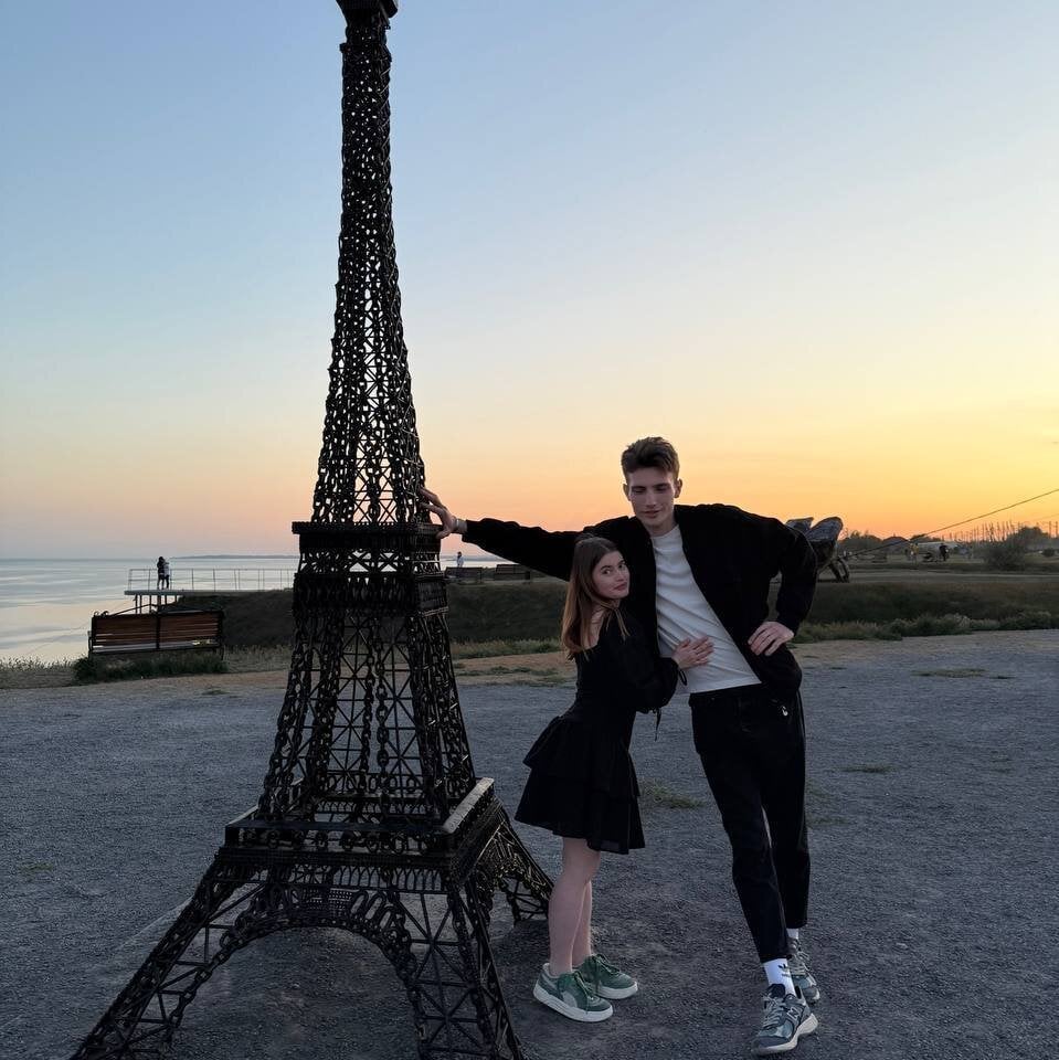 EmiliaCouple Chatroom