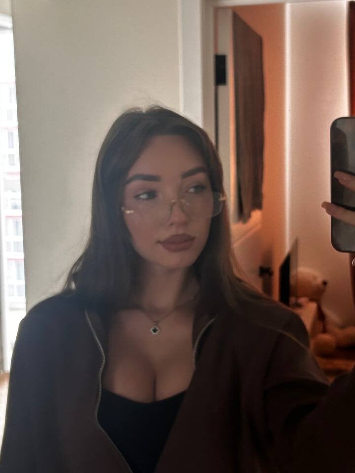 Emilia_mala Chatroom