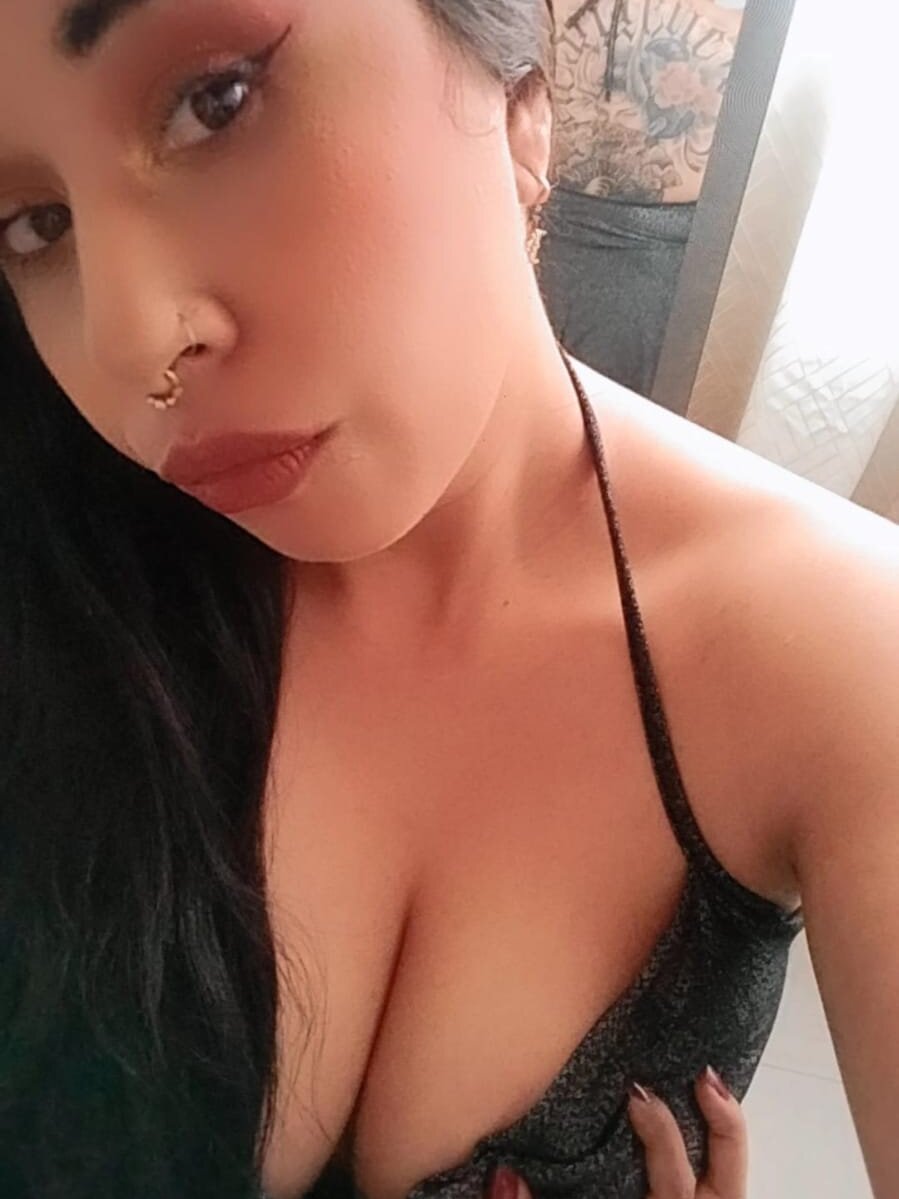 EmmaNaughty12 Chatroom