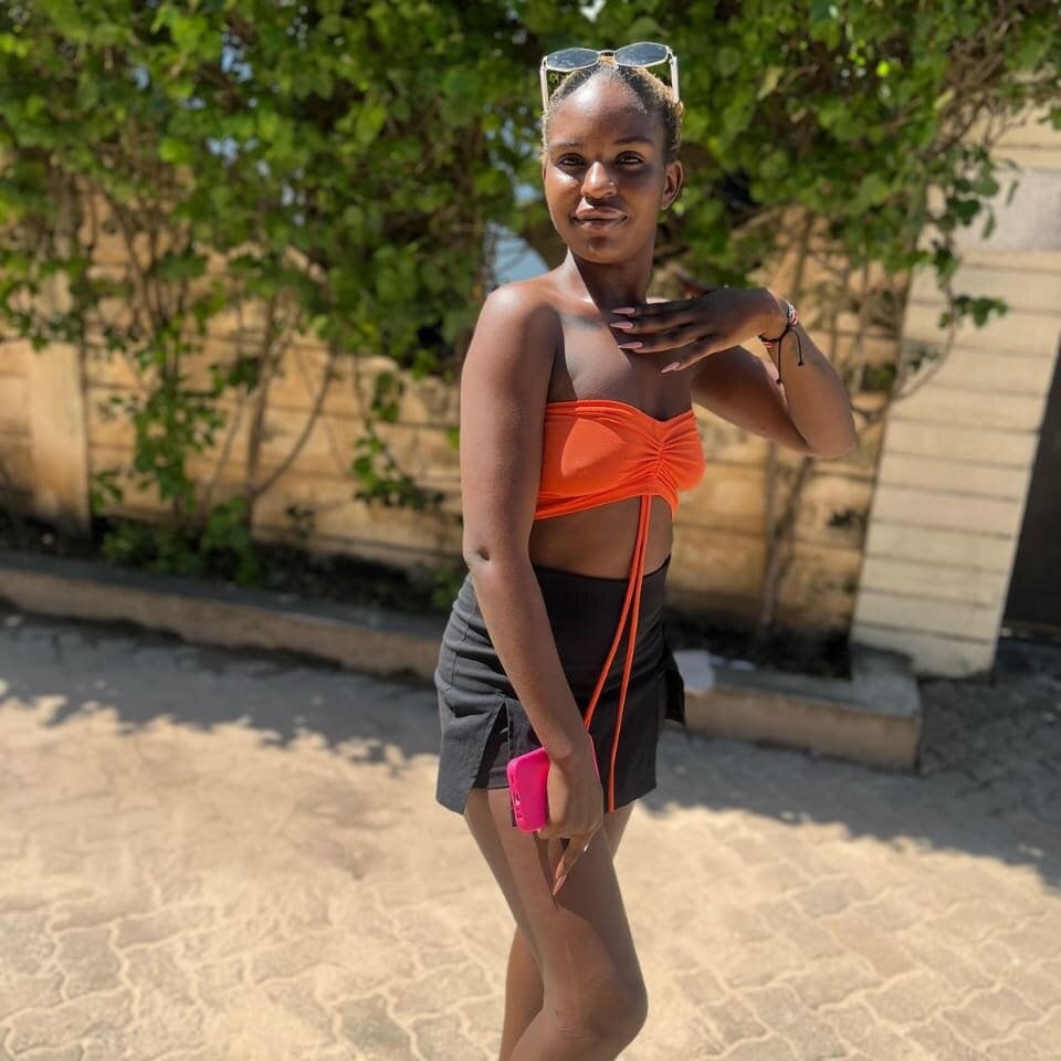 Erotic_Bitch Chatroom