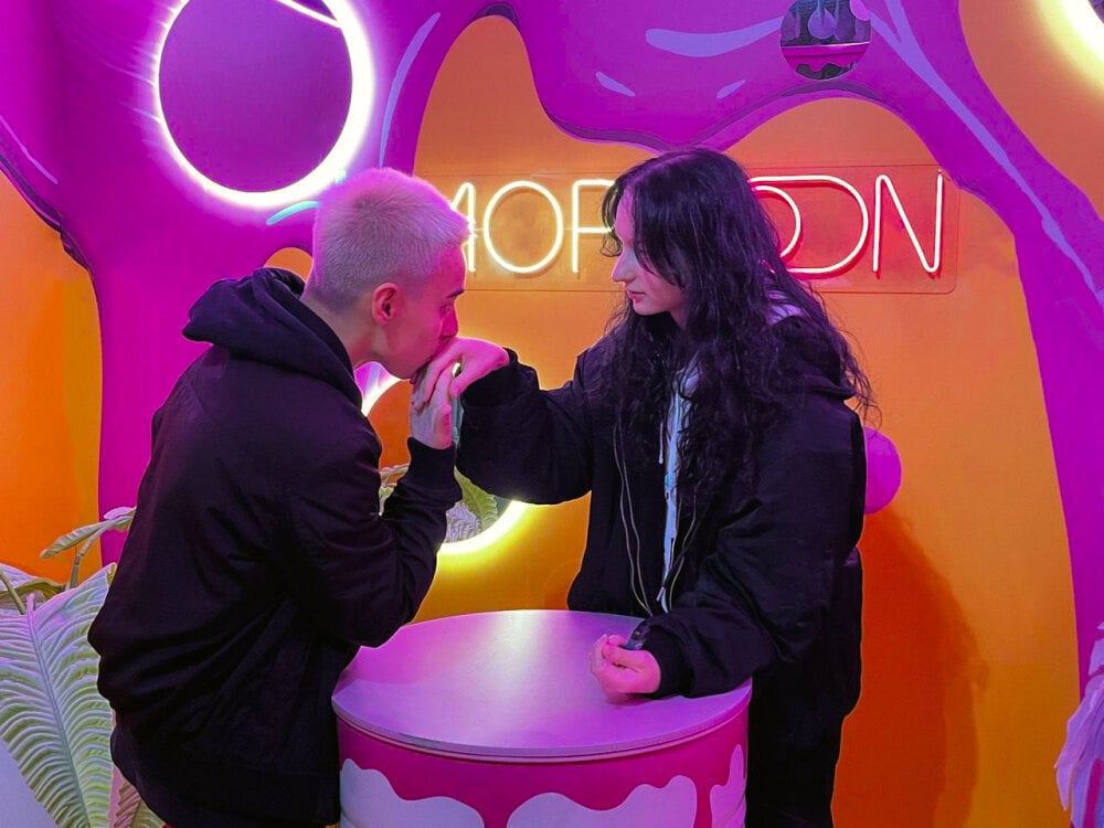 Escaped_Brides Chatroom