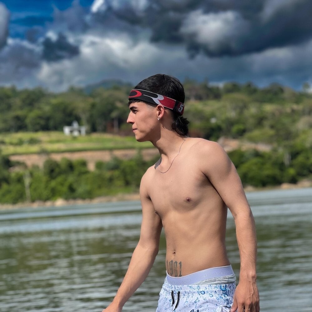 Ethan_Jamees Chatroom