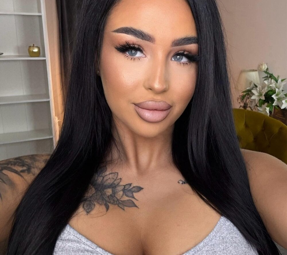 EvaXXRoseXXX Chatroom