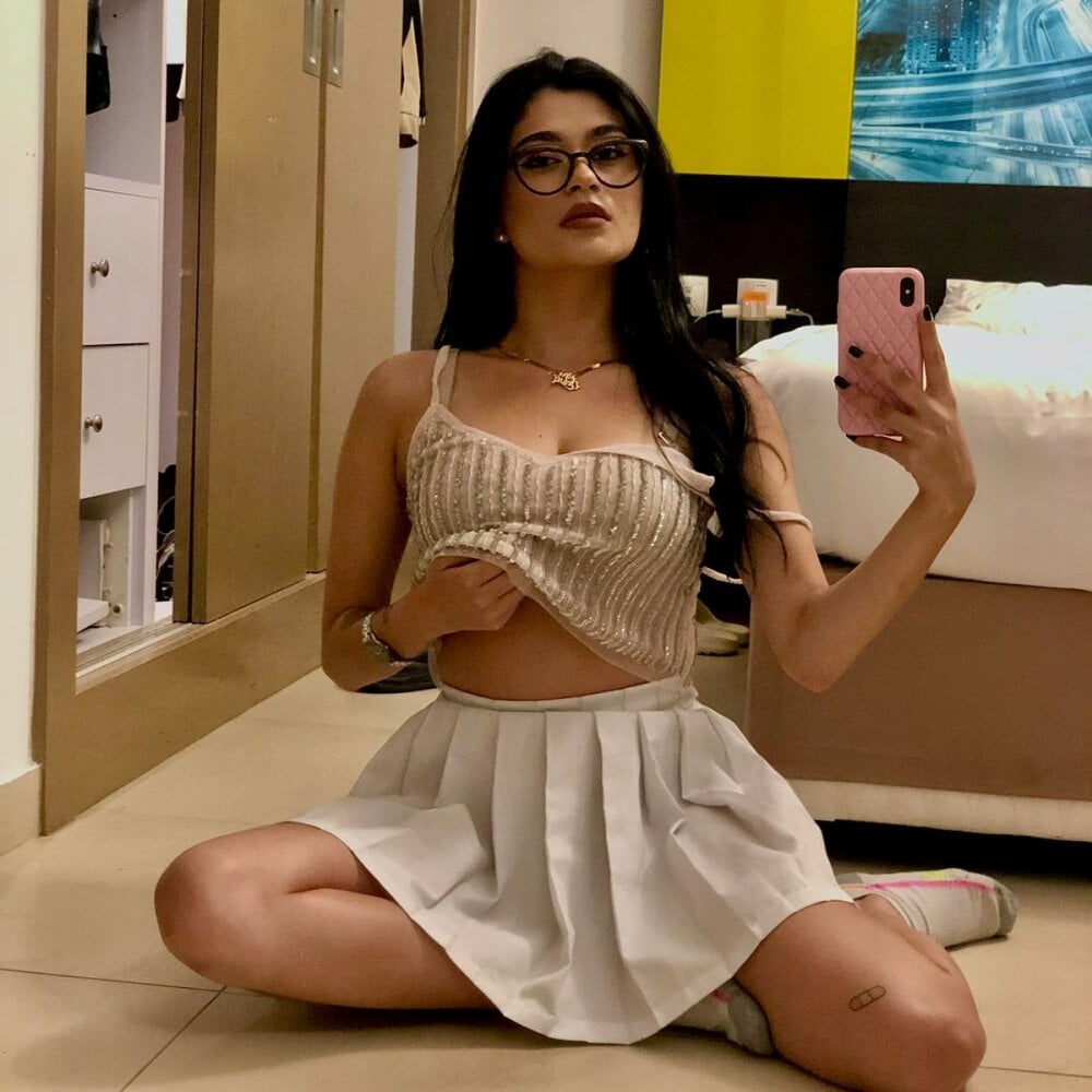 Evaa_Millss Chatroom