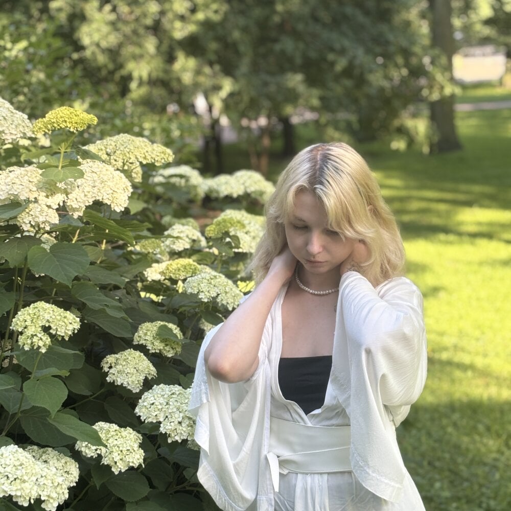 EveLittleSinner Chatroom