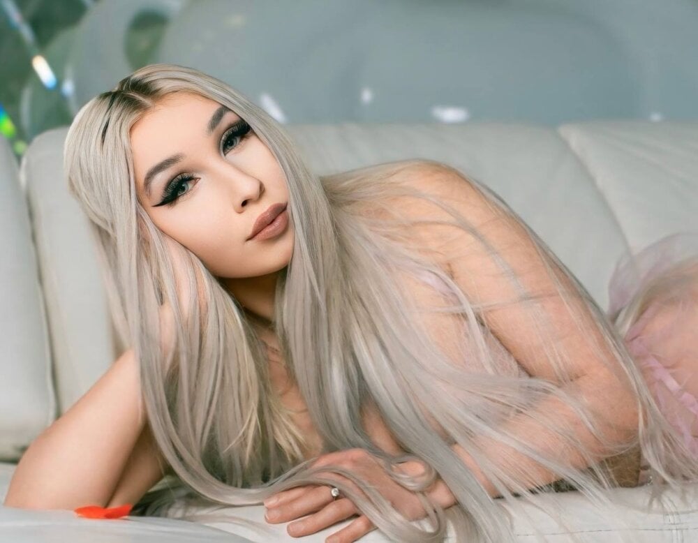 EvelynnLuxe Chatroom