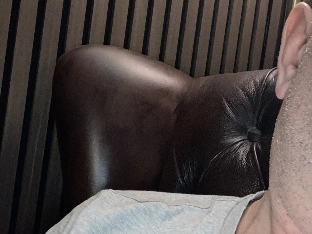 Fatdick-model Chatroom