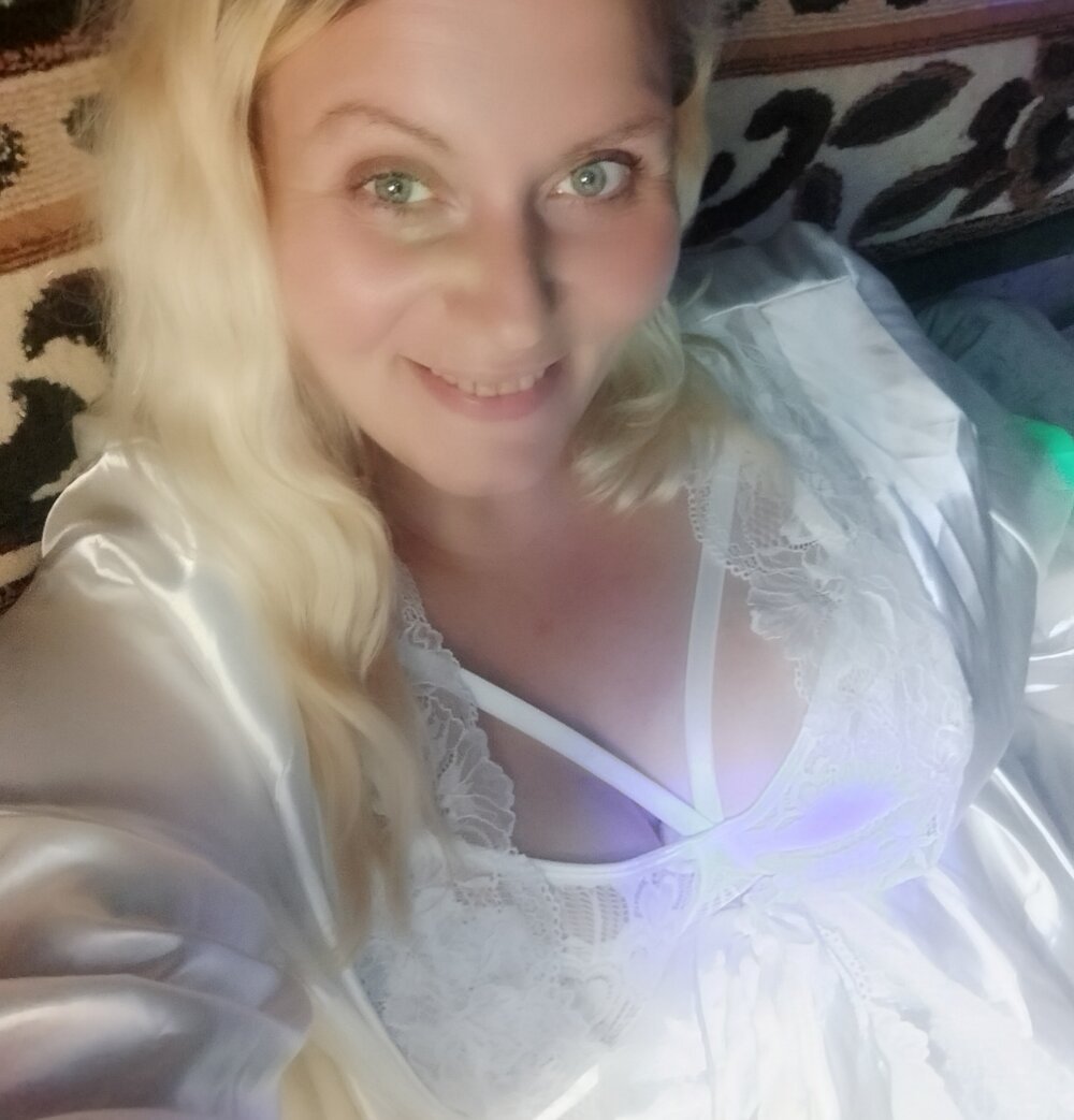 Fiona696 Chatroom