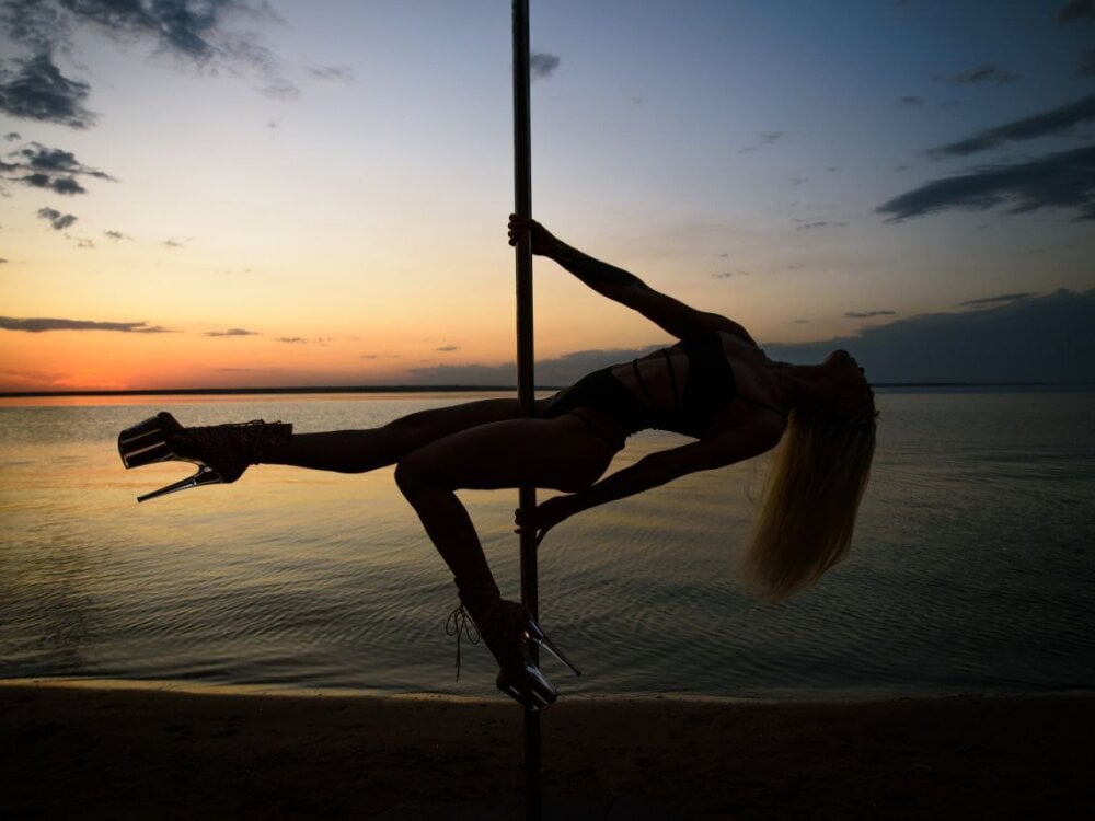 Flora_Amber Chatroom