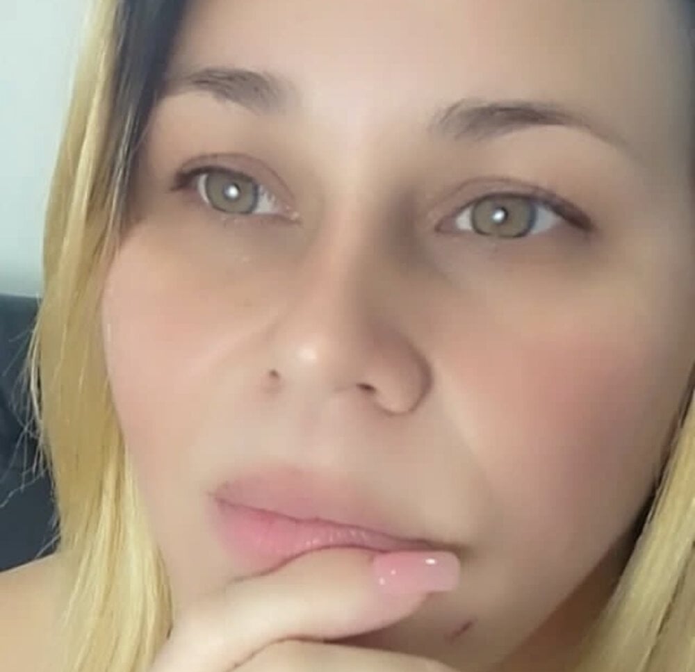 Flora_squirts Chatroom