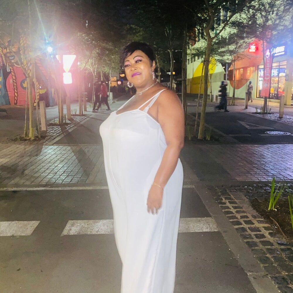 GAIGANTICBOOBS Chatroom