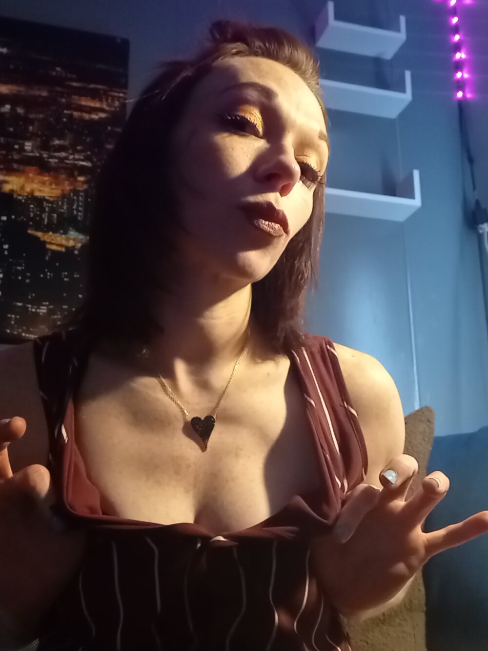 Genevieve143 Chatroom