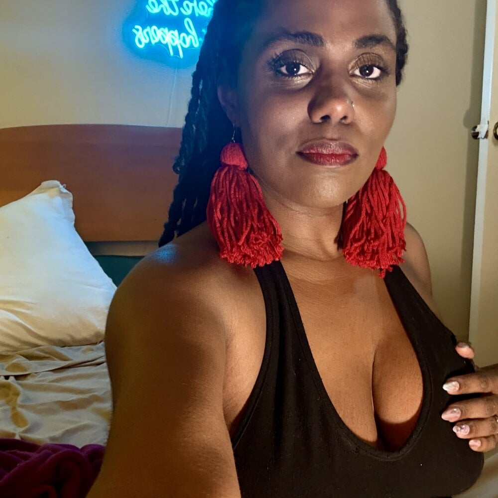 GigiMcFee Chatroom