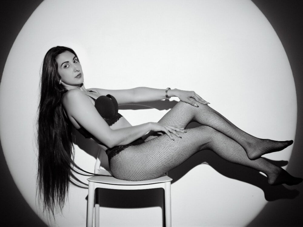 GirlsGetHorneynWild Chatroom