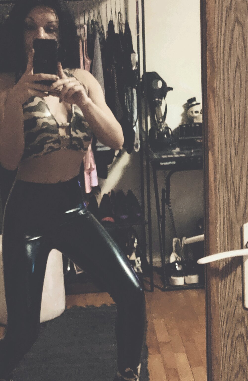 GoldenSasha Chatroom