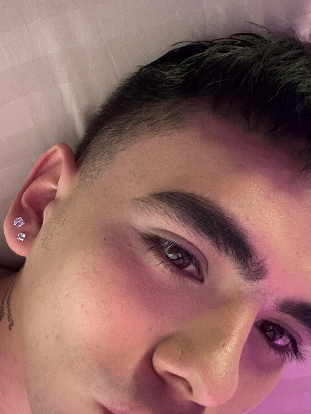 Guccy_Boy_Club Chatroom