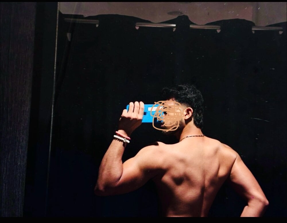 Guru_pinkhead Chatroom