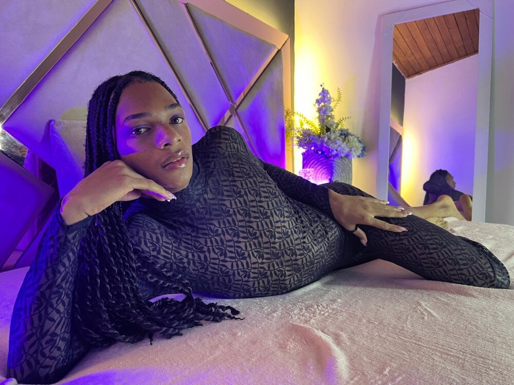 Hilaryguzman Chatroom