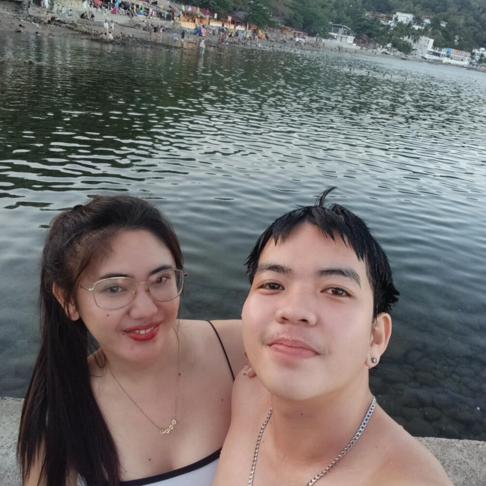 HornyCoupleCum Chatroom