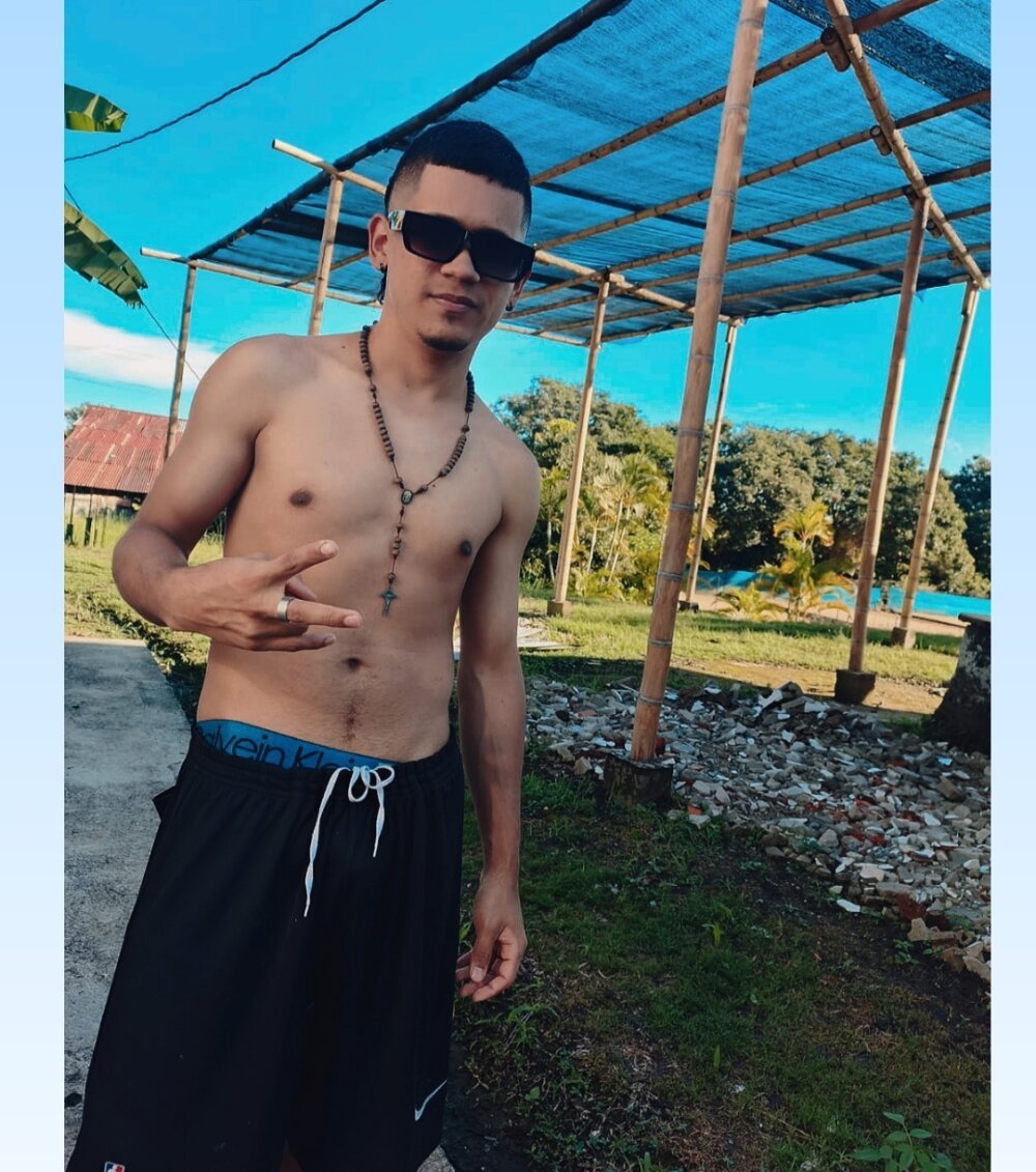HotCris____Col13 Chatroom