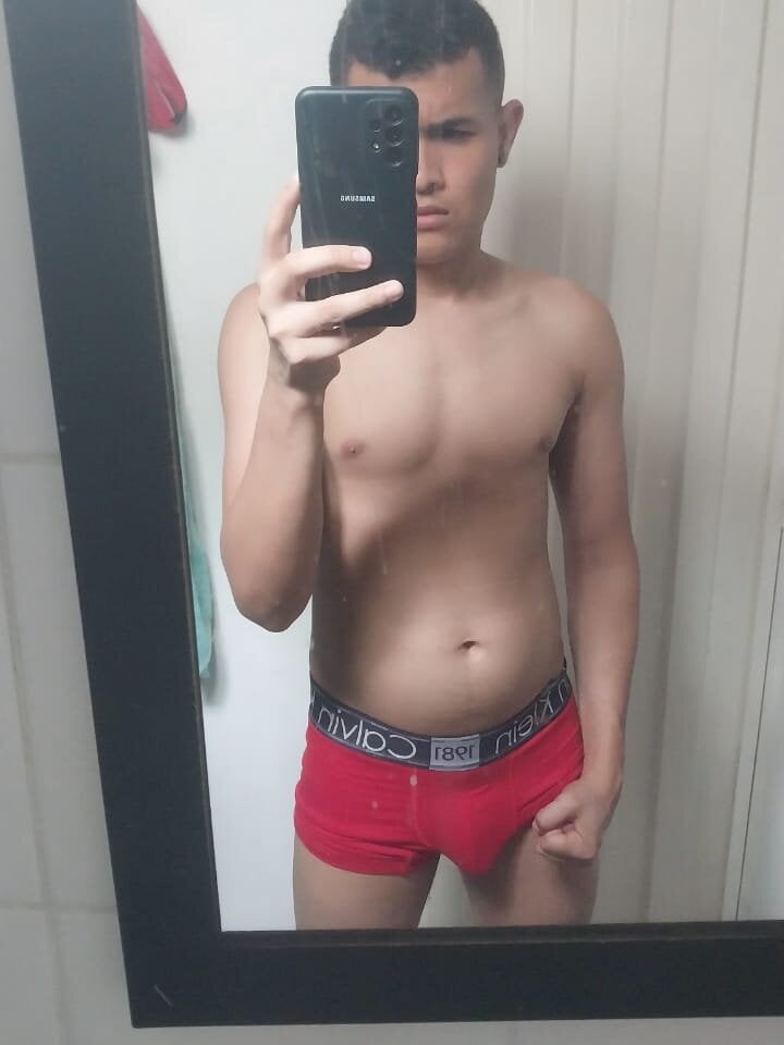 HotVersTwink98 Chatroom